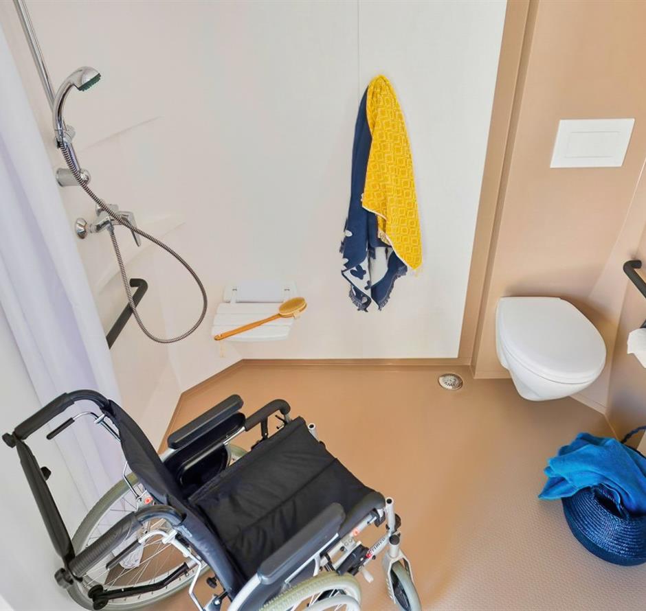 Mobilheim Badezimmer für 4/6 Personen mit 2 Schlafzimmern und Klimaanlage für Personen mit eingeschränkter Mobilität zugänglich 