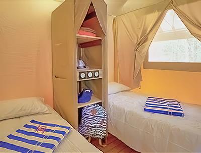 Zimmer des Lodge-Zeltes 4 Personen 2 Schlafzimmer
