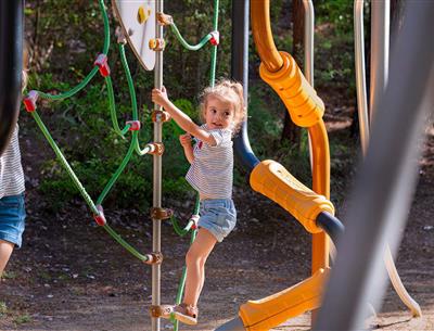 Aktivitäten und Spielplatz für Kinder auf dem Campingplatz Les Sirènes