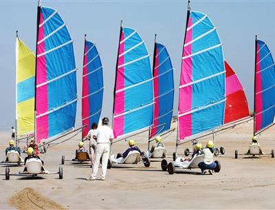 Die nautischen Stützpunkte in der Nähe des 3-Sterne-Campingplatzes Les Sirènes