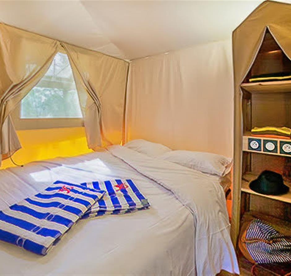 Zimmer des Lodge-Zeltes 4 Personen 2 Schlafzimmer 