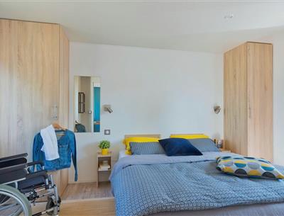 Mobilheimzimmer für 4/6 Personen mit 2 Schlafzimmern und Klimaanlage, zugänglich für Personen mit eingeschränkter Mobilität