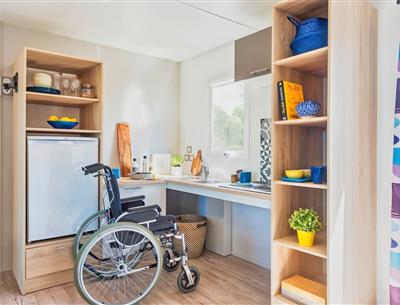 Mobilheim Küche für 4/6 Personen mit 2 Schlafzimmern und Klimaanlage für Personen mit eingeschränkter Mobilität zugänglich