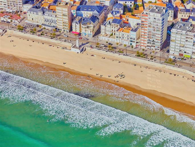 Strand von Saint-Jean-de-Monts in der Vendée in der Nähe des 3-Sterne-Campingplatzes Les Sirènes