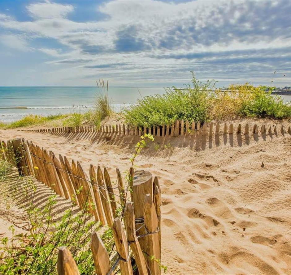 Strand von Saint-Jean-de-Monts in der Vendée in der Nähe des 3-Sterne-Campingplatzes Les Sirènes 