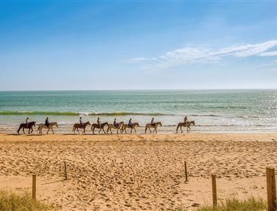 Strand von Saint-Jean-de-Monts in der Vendée in der Nähe des 3-Sterne-Campingplatzes Les Sirènes