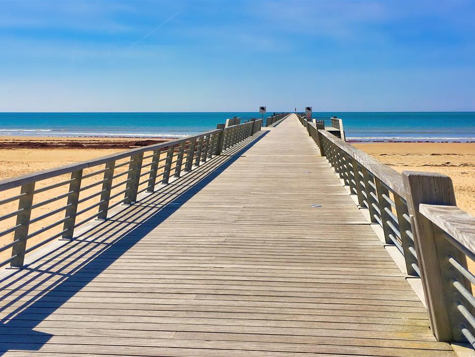 Strand von Saint-Jean-de-Monts in der Vendée in der Nähe des 3-Sterne-Campingplatzes Les Sirènes - CAMPING**** Les Sirènes