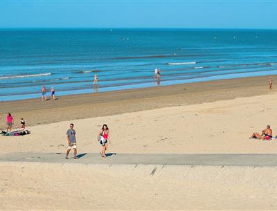 Strand von Saint-Jean-de-Monts in der Vendée in der Nähe des 3-Sterne-Campingplatzes Les Sirènes