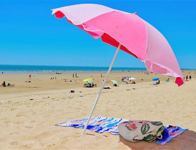 Strand von Saint-Jean-de-Monts in der Vendée in der Nähe des 3-Sterne-Campingplatzes Les Sirènes