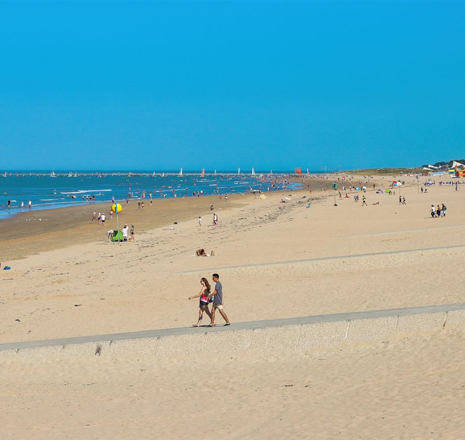 Strand von Saint-Jean-de-Monts in der Vendée in der Nähe des 3-Sterne-Campingplatzes Les Sirènes 