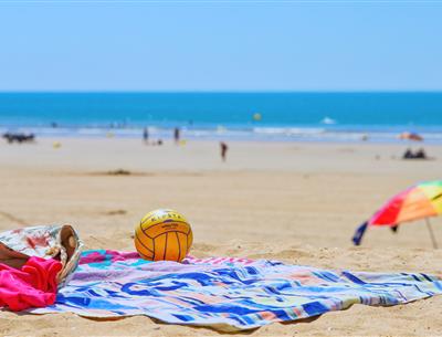 Strand von Saint-Jean-de-Monts in der Vendée in der Nähe des 3-Sterne-Campingplatzes Les Sirènes