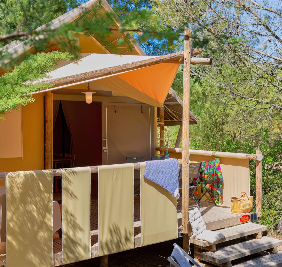 Außenansicht des Lodgezeltes 4 Personen 2 Blumen 