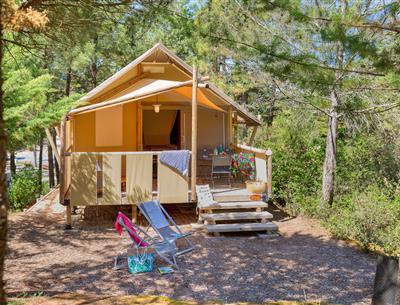 Exterior view of the Lodge tent 4 people 2 bedrooms