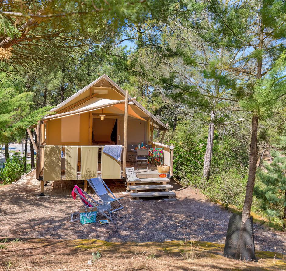 Exterior view of the Lodge tent 4 people 2 bedrooms 