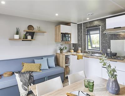 Wohnzimmer des Cottage 4 Personen 2 Schlafzimmer 2 Badezimmer 4 Blumen