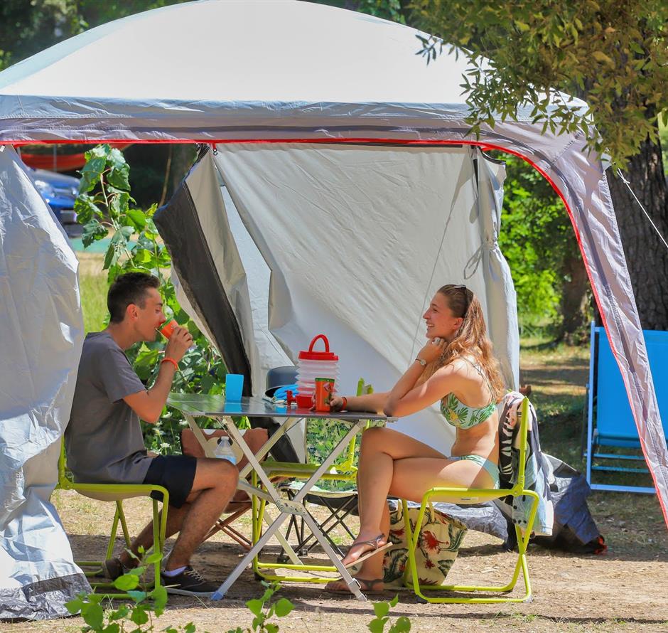 Kahle Stellplätze ohne Strom auf dem Campingplatz Les Sirènes in Saint-Jean-de-Monts 