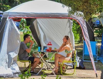 Kahle Stellplätze ohne Strom auf dem Campingplatz Les Sirènes in Saint-Jean-de-Monts
