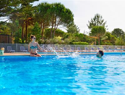 Beheiztes Schwimmbad auf dem Campingplatz Les Sirènes ***