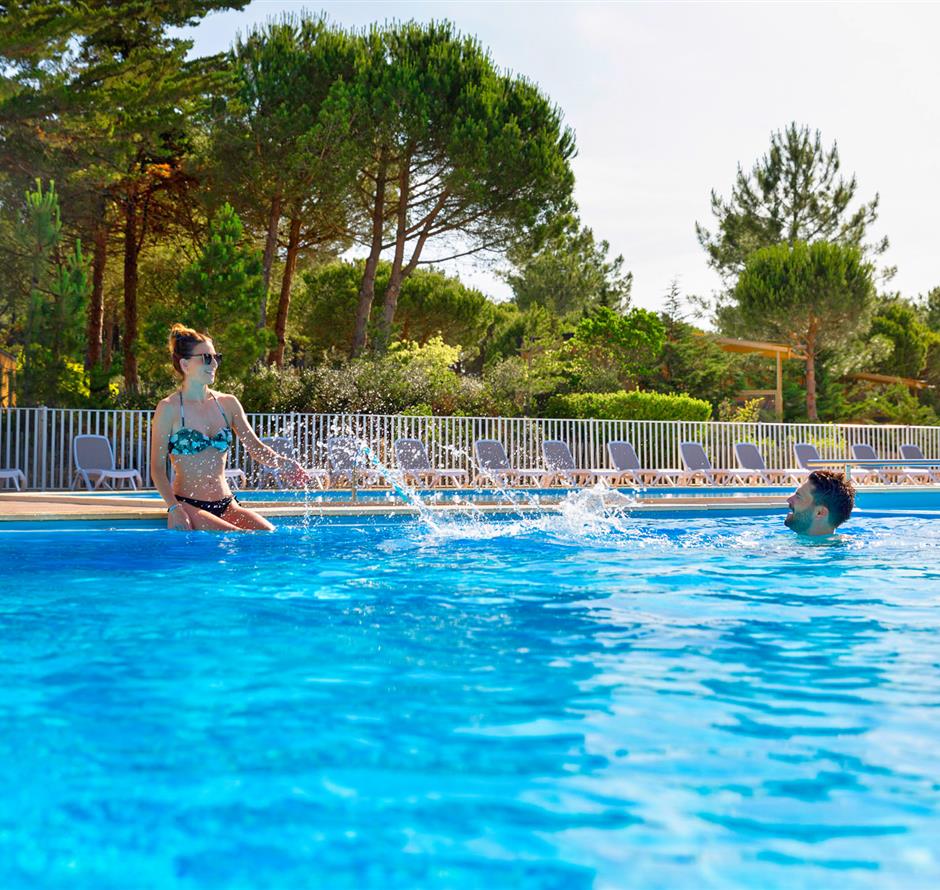 Beheiztes Schwimmbad auf dem Campingplatz Les Sirènes *** 