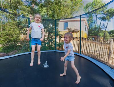 Trampolin auf dem Campingplatz Les Sirènes