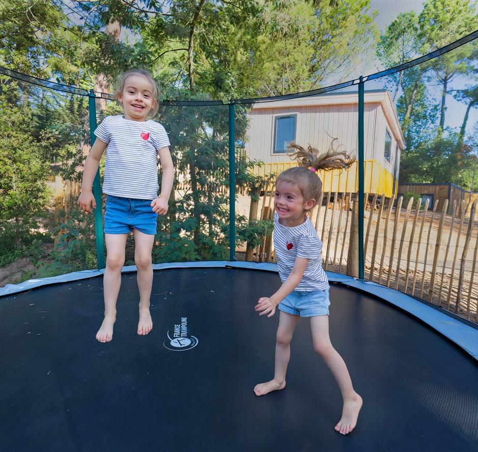 Trampolin auf dem Campingplatz Les Sirènes 