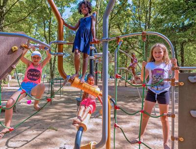 Kinderspielplatz auf dem Campingplatz Les Sirènes