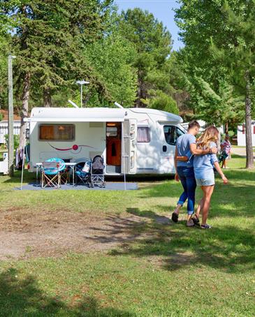 Freier Stellplatz für Wohnmobile auf dem 4-Sterne-Campingplatz Les Sirènes in Saint Jean de Monts in der Vendée - CAMPING**** Les Sirènes