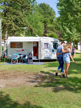 Freier Stellplatz für Wohnmobile auf dem 3-Sterne-Campingplatz Les Sirènes in Saint Jean de Monts in der Vendée - CAMPING*** Les Sirènes