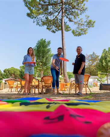 Freizeit und Unterhaltung auf dem 3-Sterne-Campingplatz Les Sirènes in Saint-Jean-de-Monts (Pétanque, Tischtennis, Fitnesskurse, Radfahren, Fußball, Wassergymnastik, Drinks an der Bar usw.) - CAMPING**** Les Sirènes
