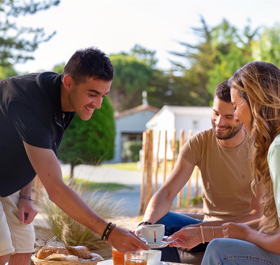 Frühstücksservice auf dem Campingplatz Les Sirènes 