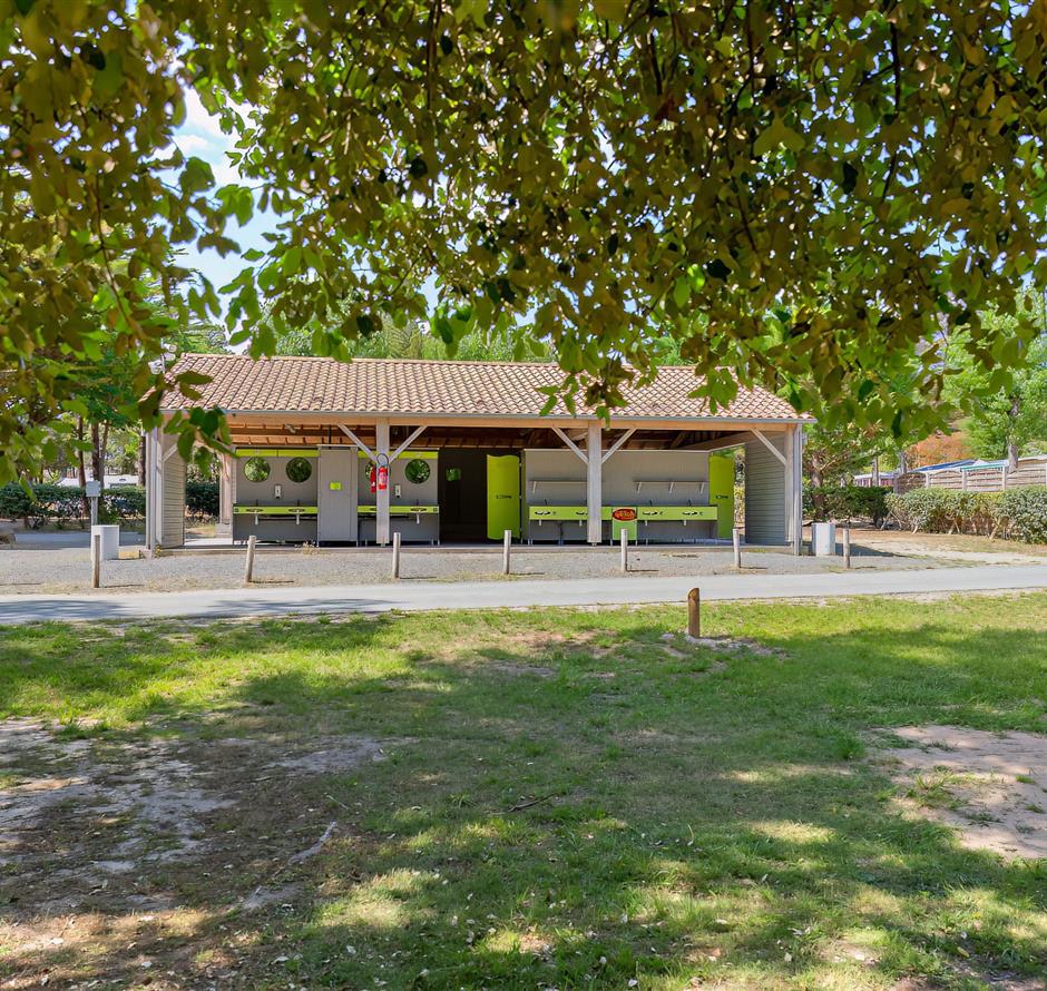 On-site services at Les Sirènes 3-star campsite in Saint Jean de Monts in Vendée (breakfast, bike rental, snack bar, bar, grocery store, massage, laundry, etc.) 