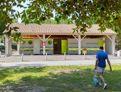 On-site services at Les Sirènes 3-star campsite in Saint Jean de Monts in Vendée (breakfast, bike rental, snack bar, bar, grocery store, massage, laundry, etc.)