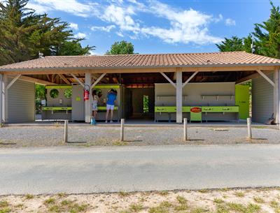 On-site services at Les Sirènes 3-star campsite in Saint Jean de Monts in Vendée (breakfast, bike rental, snack bar, bar, grocery store, massage, laundry, etc.)
