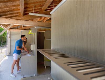 On-site services at Les Sirènes 3-star campsite in Saint Jean de Monts in Vendée (breakfast, bike rental, snack bar, bar, grocery store, massage, laundry, etc.)