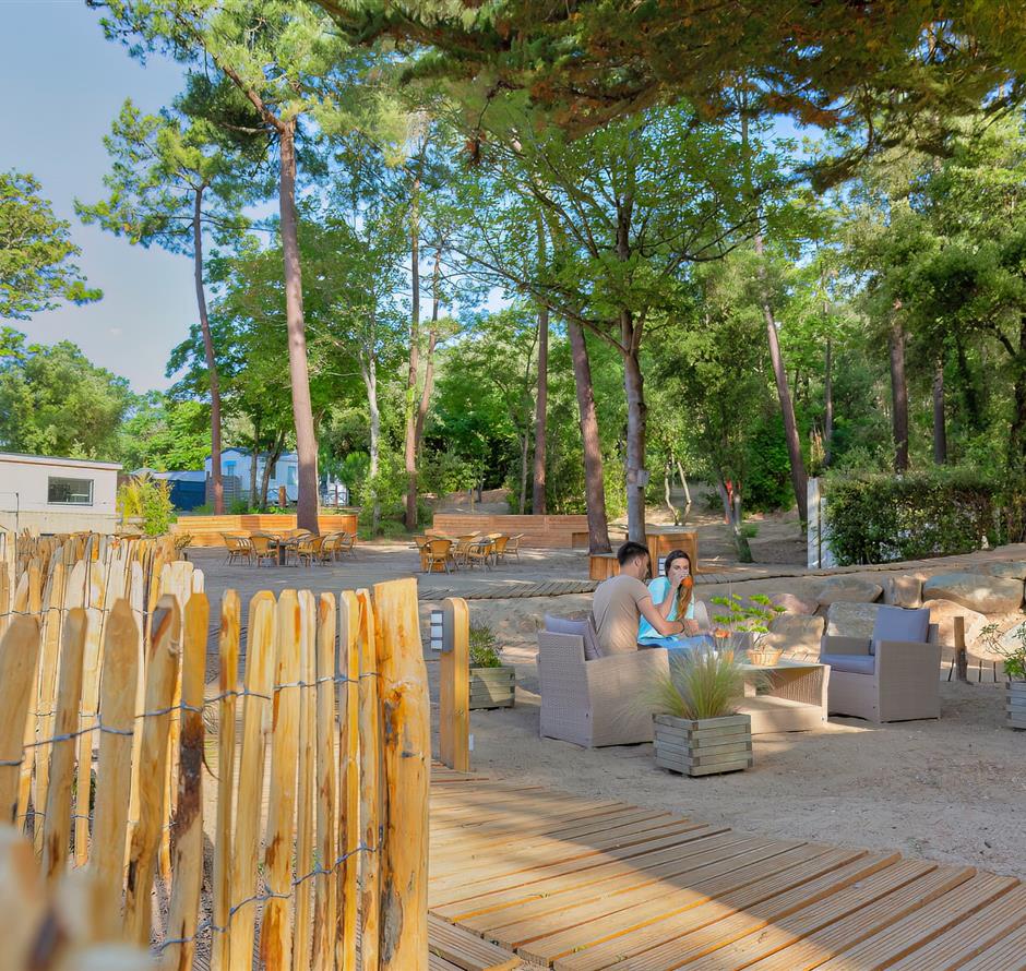 On-site services at Les Sirènes 3-star campsite in Saint Jean de Monts in Vendée (breakfast, bike rental, snack bar, bar, grocery store, massage, laundry, etc.) 
