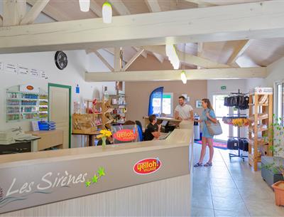 On-site services at Les Sirènes 3-star campsite in Saint Jean de Monts in Vendée (breakfast, bike rental, snack bar, bar, grocery store, massage, laundry, etc.)