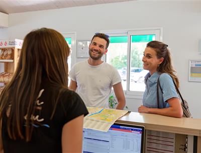 On-site services at Les Sirènes 3-star campsite in Saint Jean de Monts in Vendée (breakfast, bike rental, snack bar, bar, grocery store, massage, laundry, etc.)