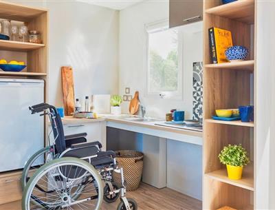 Mobilheim Küche für 4/6 Personen mit 2 Schlafzimmern und Klimaanlage für Personen mit eingeschränkter Mobilität zugänglich