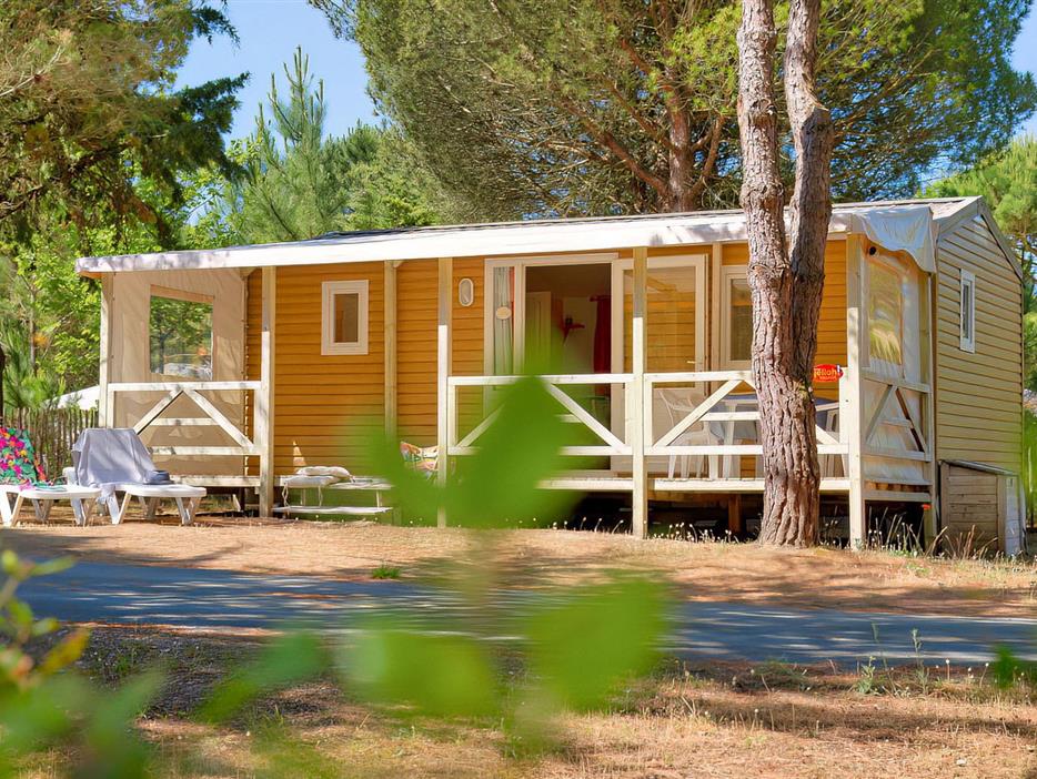 Außenansicht des Cottage 4 Pers 2 Blumen - CAMPING**** Les Sirènes