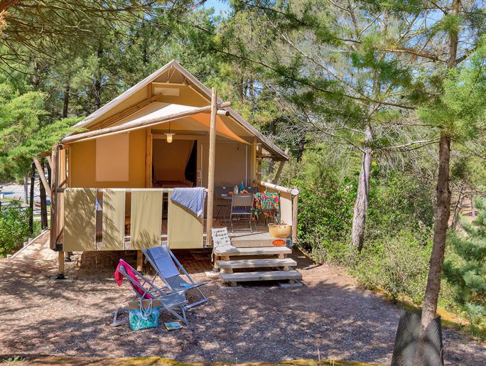 Exterior view of the Lodge tent 4 people 2 bedrooms
