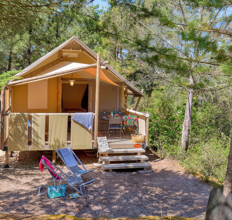 Exterior view of the Lodge tent 4 people 2 bedrooms 
