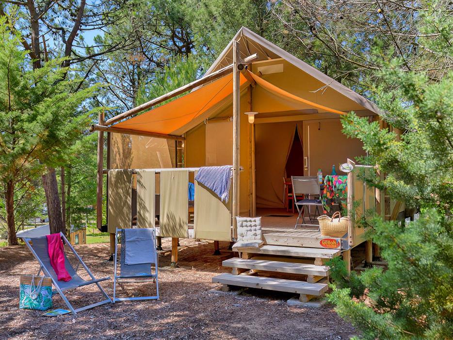Außenansicht des Lodgezeltes 4 Personen 2 Blumen - CAMPING**** Les Sirènes
