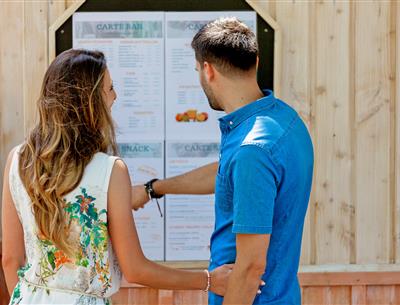 Snack Bar and grocery store service at Les Sirènes 3-star campsite in Saint-Jean-de-Monts