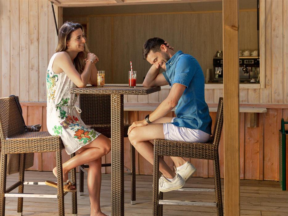 Snackbar und Lebensmittelgeschäft auf dem 3-Sterne-Campingplatz Les Sirènes in Saint-Jean-de-Monts - CAMPING**** Les Sirènes