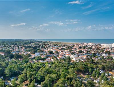 Strand von Saint-Jean-de-Monts in der Vendée in der Nähe des 3-Sterne-Campingplatzes Les Sirènes