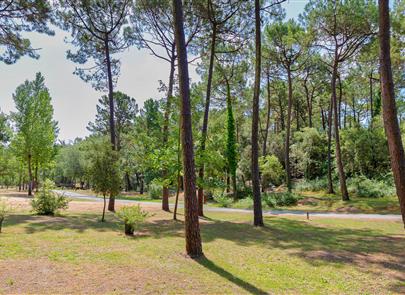 Nackter Stellplatz für Wohnwagen auf dem 4-Sterne-Campingplatz Les Sirènes in Saint Jean de Monts in der Vendée - CAMPING**** Les Sirènes