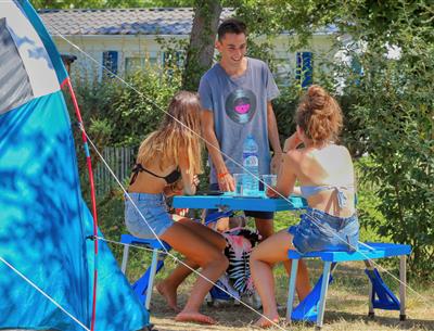 Kahle Stellplätze ohne Strom auf dem Campingplatz Les Sirènes in Saint-Jean-de-Monts