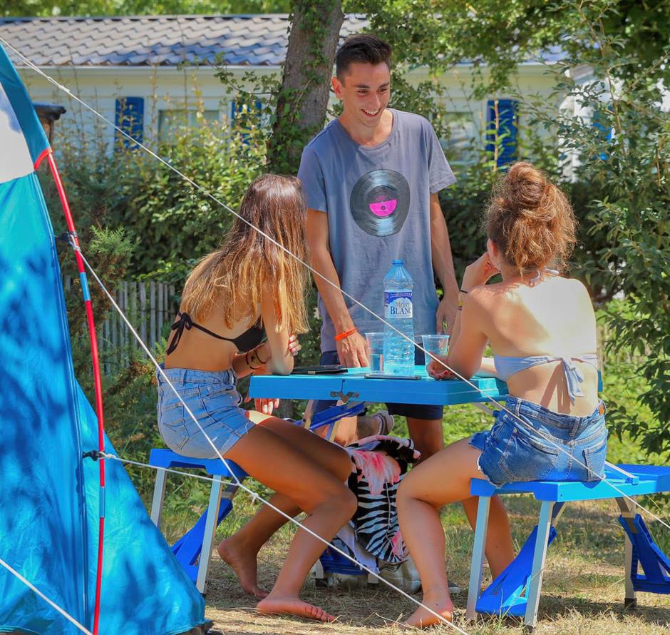 Kahle Stellplätze ohne Strom auf dem Campingplatz Les Sirènes in Saint-Jean-de-Monts 