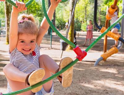 Aktivitäten und Spielplatz für Kinder auf dem Campingplatz Les Sirènes