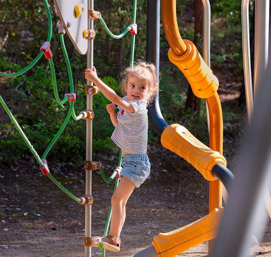 Aktivitäten und Spielplatz für Kinder auf dem Campingplatz Les Sirènes 